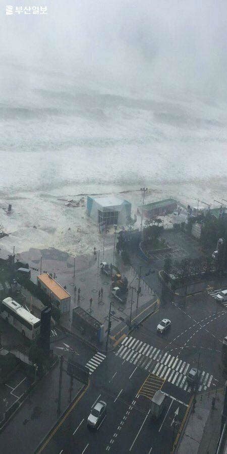 Tsunami Like Waves Hits Busan Video Up Daily