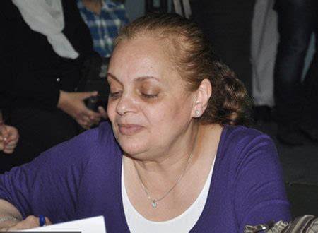قالت الفنانة عفاف رشاد في تصريحات خاصة لموقع ليالينا، أنها اضطرت لخلع الحجاب لأسباب طبية. جولولي | عفاف رشاد في صورة نادرة مع زوجها محمد السبكي.. شاهد