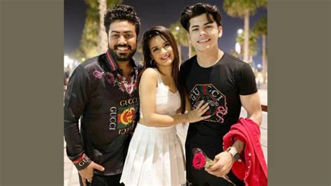 Watch Siddharth Nigam Gets Special Romantic Red Roses Brings A Smile Of Avneet Kaurs