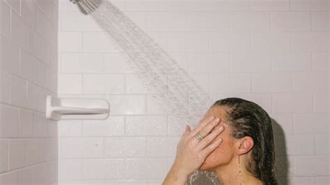 The Best Way To Shower For Good Skin And Hair According To The Experts