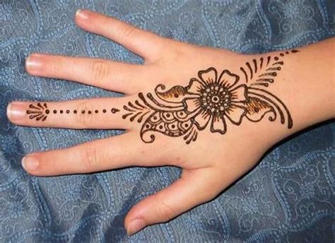 Cute mehndi designs that your kids will love. 10 Simple and Easy Mehndi Designs for Kids | Way2info.com
