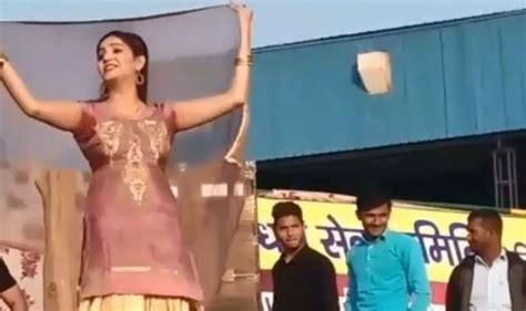 Haryanvi Hottie Sapna Choudhary Flaunts Her Sexy Thumkas In Desi Avatar