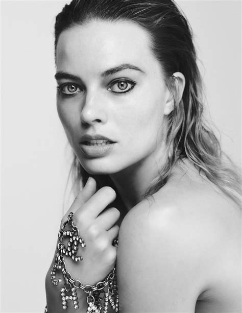 Margot Robbie V Magazine Photoshoot 2020 Margot Robbie Foto 43285313 Fanpop