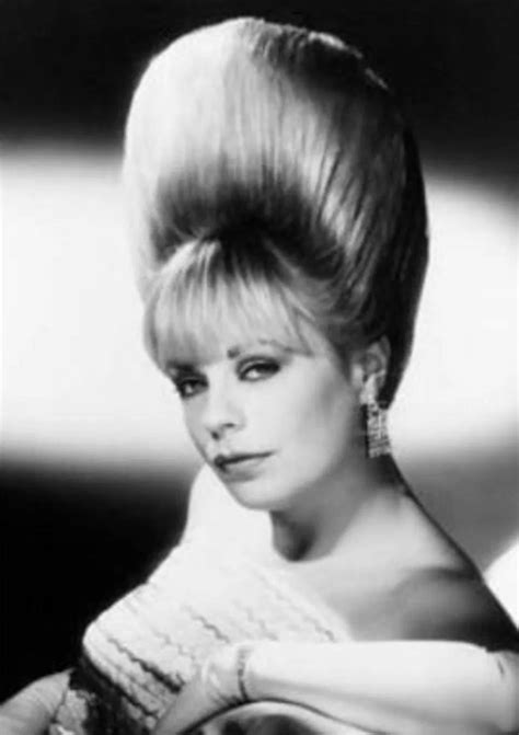 They have already found their individual style and know how to present their looks in the best light. 30 Cool Retro Hairstyles - Barnorama