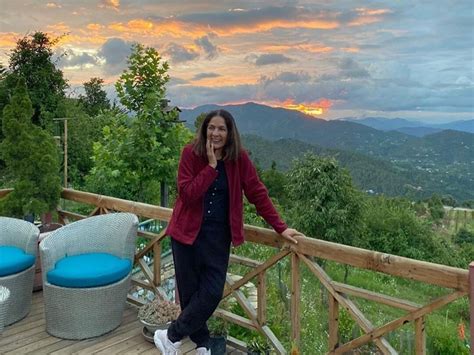 Neena Gupta shares splendid scenic view from her home in ...