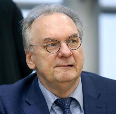 Zuvor war er von 2006 bis zu seiner wahl zum ministerpräsidenten minister für wirtschaft und arbeit des landes. Haseloff hält Söder für geeigneten Kanzlerkandidaten - WELT
