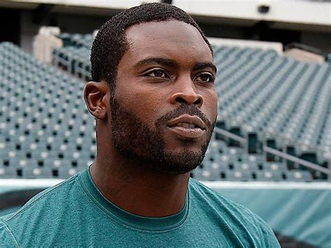 Mike Vick Debuts His Line Of Wave Brushes Photo Wave Brush Mike