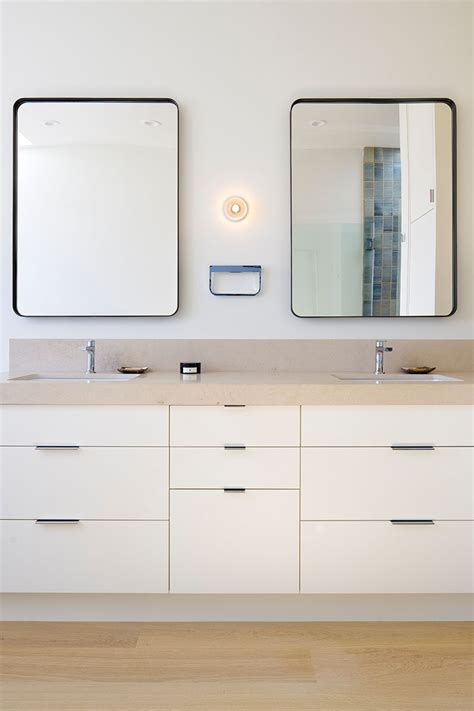 The round mirror is certainly not new, but the key is thinking up new ways to do it. 5 Bathroom Mirror Ideas For A Double Vanity | CONTEMPORIST