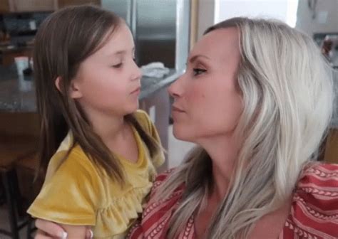 Lesbian Mom Kissing Daughter Lesbian Telegraph