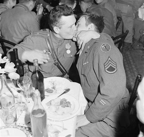 History Lovers Club On Twitter Friendship Kiss Between Russian And U S Soldier 1945