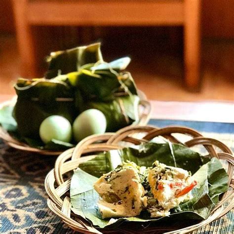 Boto telu asin ini terbuat dari telur asin dan juga bebrapa campuran bahan lain. Resep Botok Telur Asin Santan : Resep Makan Siang ...