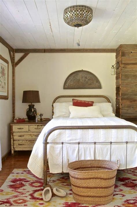 35 Cozy Farmhouse Master Bedroom Decorating Ideas Page