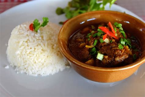 A burmese dish, kaeng hang lei is a delicious pork curry that is mild in flavor but very aromatic. Những Kinh Nghiệm Du Lịch Thành Phố Chiang Mai - Tin Phượt