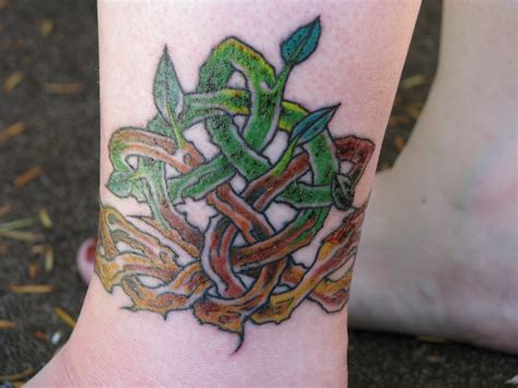 Typically celtic artwork features a myriad of knots and patterns; Irish Tattoos Designs, Ideas and Meaning | Tattoos For You