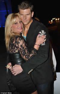 David Hasselhoffs Ex Pamela Bach Snuggles Up To Much Younger Man