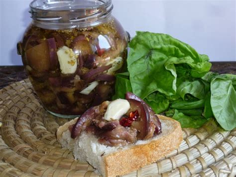 La preparazione delle melanzane sott'olio fa si che si può avere un contorno appetitoso sempre a disposizione, da proporre con pietanze diverse. come fare le melanzane sott olio - creando si impara