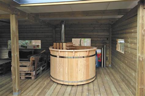 Spa nordique, spa en bois, portable, gonflable… découvrez tout ce qu'il y a à savoir sur cette installation. Hot-tub-bain-nordique-(278) | FOREST SPA