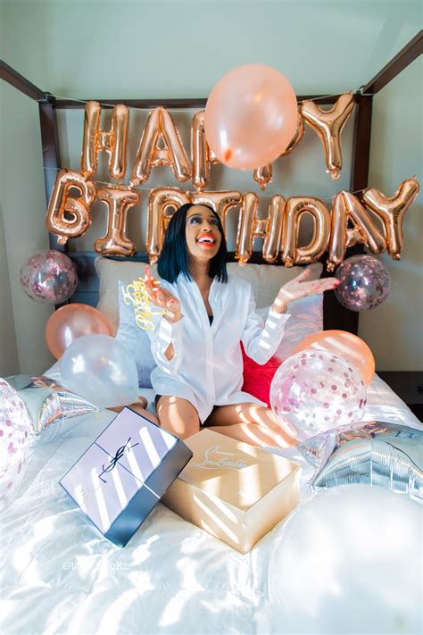 30Th Birthday Photoshoot Ideas For Black Women / Black lace dress