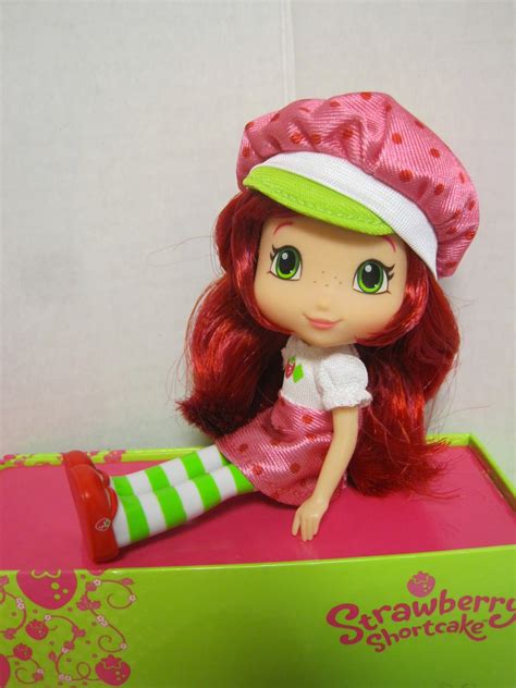 Never Grow Up A Moms Guide To Dolls And More My Strawberry Shortcake