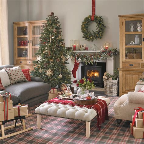 Traditional Christmas Decorating Ideas For A Timeless Festive Scheme