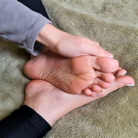 美足汇Suckable Feet on Twitter 裸足 美足 足控 脚 恋足 foot footfetish