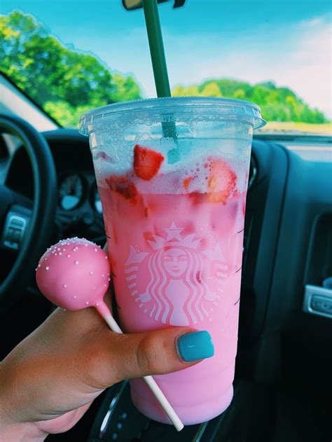The beverage is creatively dubbed the pink. credit // brookegerathy | Bebidas de starbucks, Fotos de ...