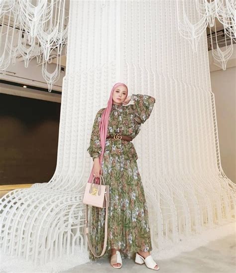 Vivy yusof merupakan salah satu hijabers yang menginspirasi wanita lainnya. Biodata Usahawan Vivy Yusof, Isteri Fadza Anuar | Iluminasi