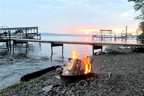 For the ultimate foodie weekend, stay in the adorable pleasant valley inn in hammondsport. Upstate New York Getaways | glampinghub.com