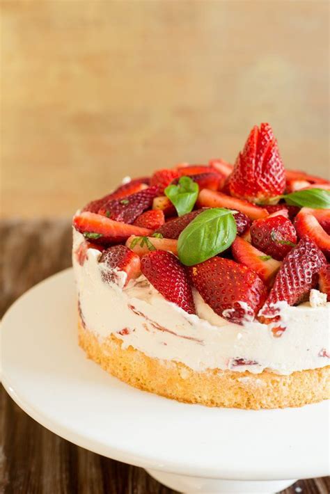 Ein wirklich sehr simpler kuchen mit mandeln(c) www.zuckerzimtundliebe.de. Einfache Erdbeer-Basilikum Torte (Gateau fraises basilic ...