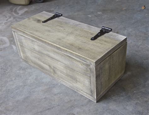Crates and palettes are readily available in shipping supplies stores but if you want a snug fit, you this project will yield a 13″ x 12″ x 8″ crate. Best Woodworking Plans And Guide: Diy Shipping Crate ...