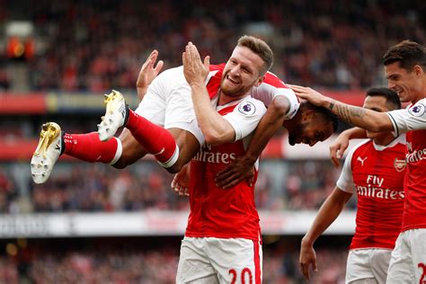 Mustafi return gives Arsenal a lift