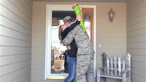 Us Soldier Surprises Girlfriend Youtube