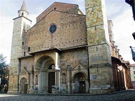 La splendida cattedrale di san donnino a fidenza (pr), sulla via francigena, itinerario che può può essere inserito a tutti gli effetti nella lista dei beni. Fidenza: Geometria del Duomo di Fidenza