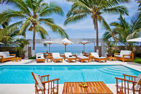 Todos bajaron de la caravana relampago, y al entrar a la casa en la. Casa La Playa, Puerto Vallarta | Casa Helga Villas