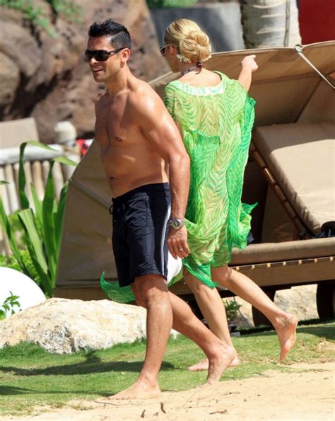 Kelly Ripa In A Bikini On The Beach In Oahu 12 Gotceleb