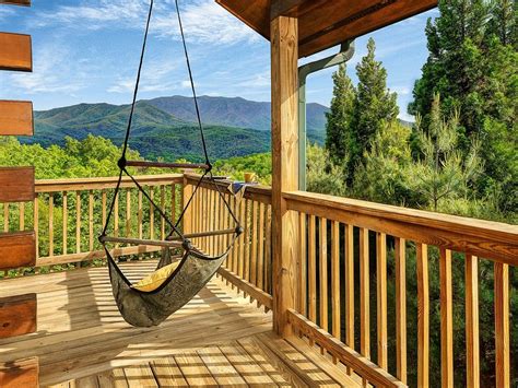 Staying in one of our cabins with views might be the best way to enjoy the smokies during your entire stay! 9 Cozy Gatlinburg Cabins For Rent For Your Mountain ...