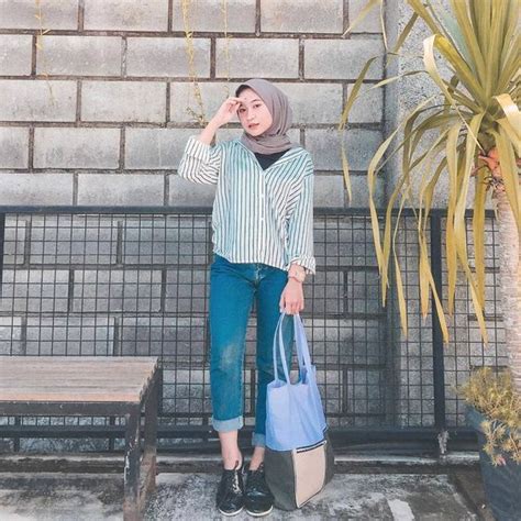 Berikut ini beberapa tips memadukan kemeja dengan hijab untuk wanita bertubuh pendek agar terlihat lebih tinggi. Gaya OOTD Hijab Kemeja Agar Semakin Stylish - Salim Soraya ...