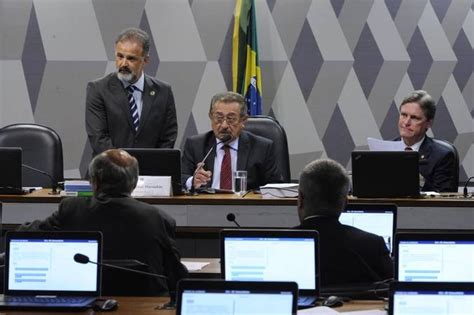 Comentários que forem considerados inapropriados ou. TV SENADO AO VIVO - Acúmulo de cargos em atividade pública ...