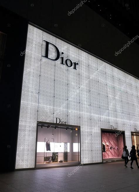 Pop smoke dior baixar : Loja Dior Nagoya Japão — Fotografia de Stock Editorial ...