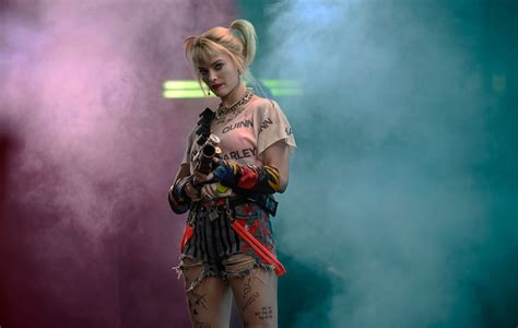 Birds Of Prey Review Harley Quinn Stars In Dcs Most Violent Movie Yet