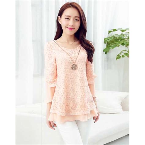 Aneka model blouse wanita yang beredar di pasaran mulai dari blouse korea, blouse brokat, blouse hijab, blouse kebaya, blouse sifon, blouse hitam dan blouse balotelli semakin menunjukkan jika blouse lebih dari sebuah pakaian biasa. blouse wanita korea T2543 - Moro Fashion