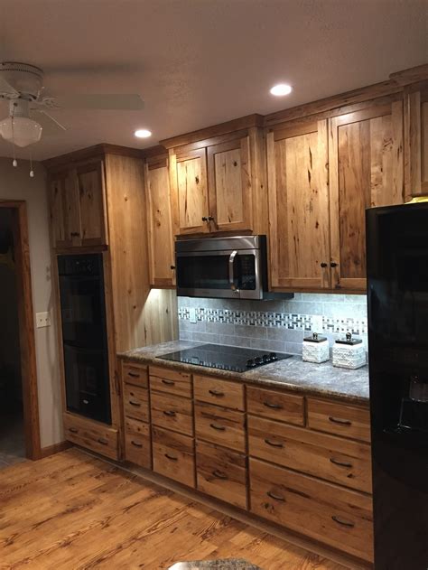 Shaker Rustic Hickory Kitchen Cabinets The Best Kitchen Ideas