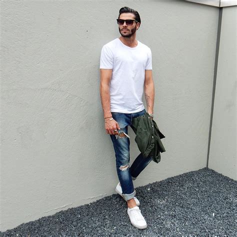 how to wear white t shirt for men