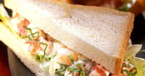 Squeeze the remaining juice into the boiling water; Shrimp Salad Sandwiches recipe | Eat Smarter USA