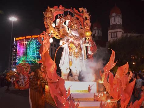 Foto Kemeriahan Semarang Night Carnival