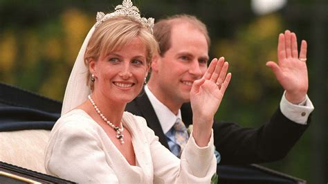 Sophie Wessex And Prince Edward S Wedding Cake 5 Incredible Facts