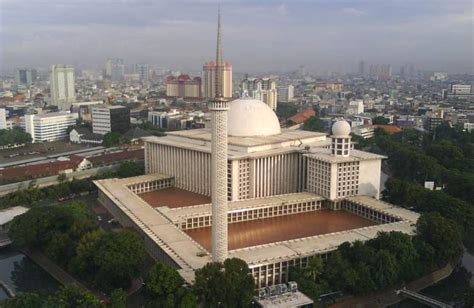 10 Daftar Masjid Terbesar Di Indonesia 2019 Tokopedia Blog