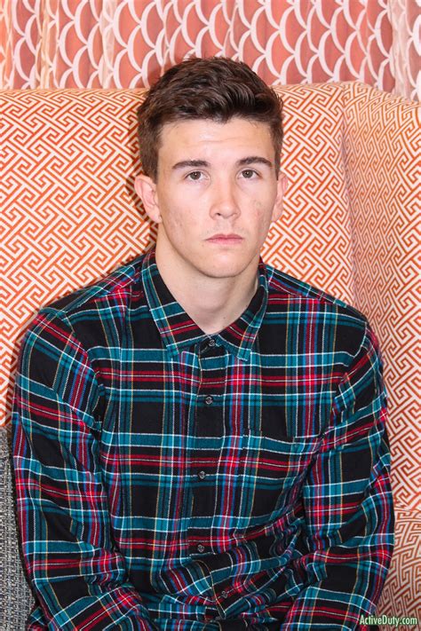 We have a simple rule in english for possession: James Solo ActiveDuty | GayMobile.fr