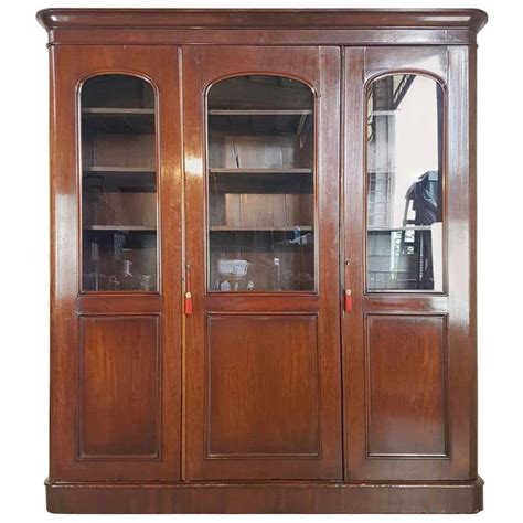 20th Century English Mahogany Wood Bookcase At 1stdibs