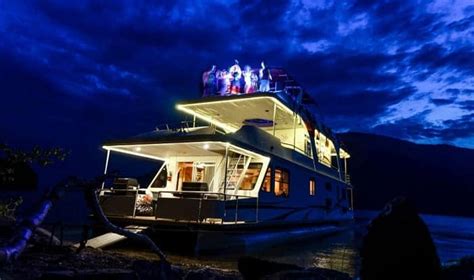 How Much Does It Cost to Live on a Houseboat? - Boatingbasicsonline